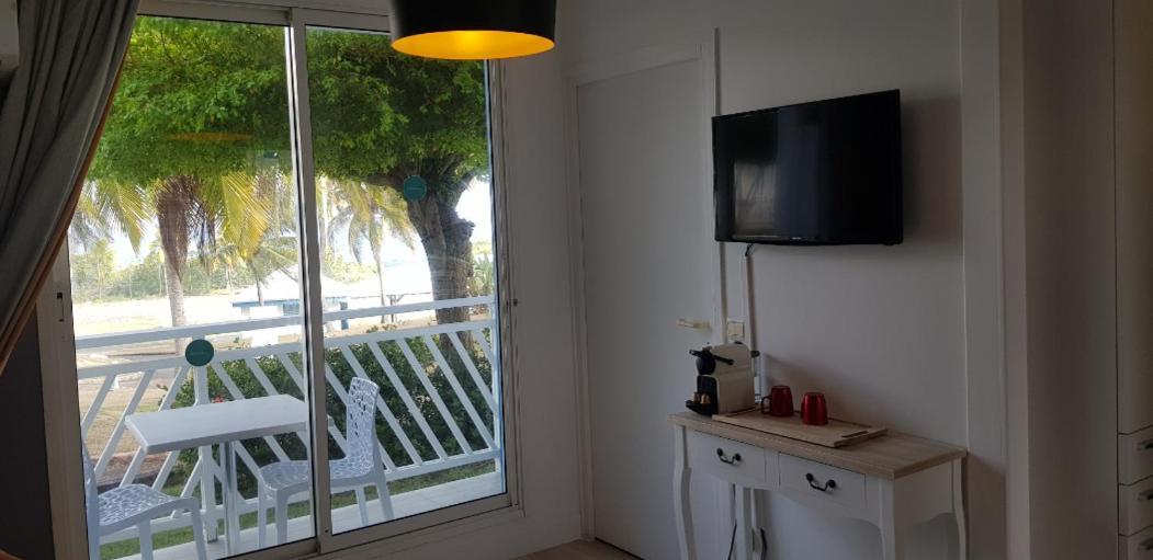 Romantique Et Bel Appartement En Bord De La Mer, Piscine Surveillee Et Belle Plage A 50M Saint-Francois  Esterno foto
